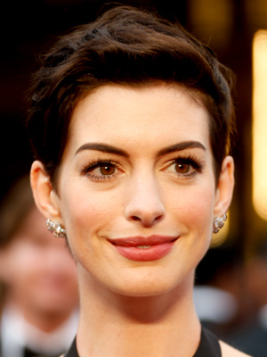 Anne Hathaway Oscars 2014, Best Hair and Makeup, Academy Awards 2014 // MeredithTested.wordpress.com