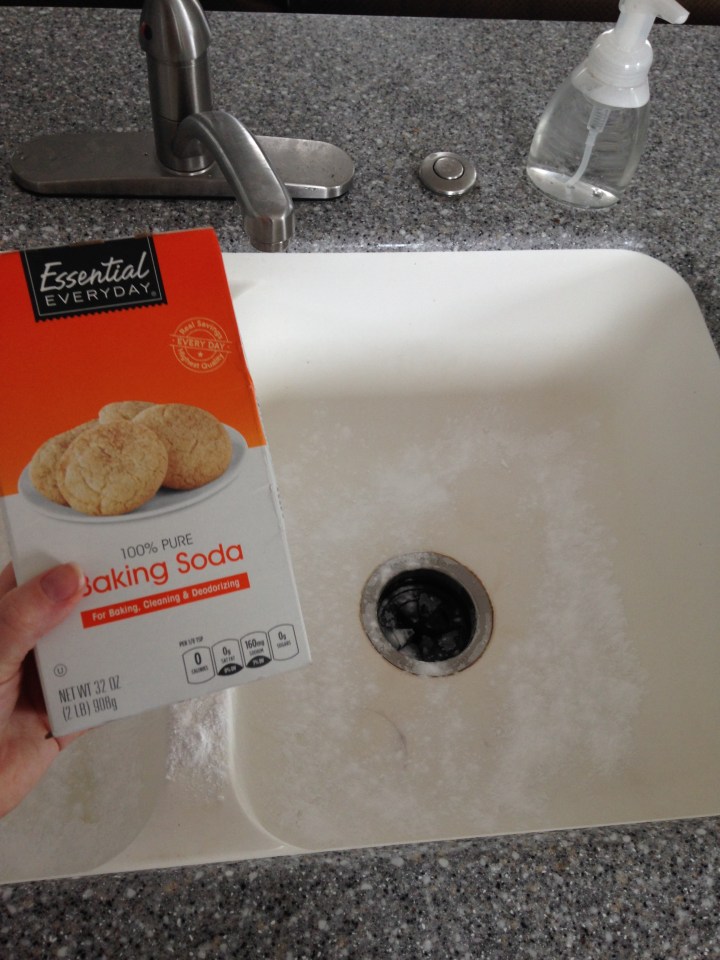 easy natural sink tub cleaner baking soda meredithtested.wordpress.com